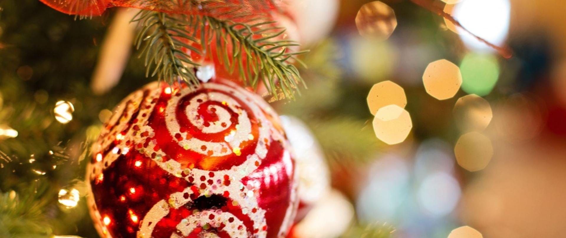 Zdjęcie przedstawia ozdoby świąteczne