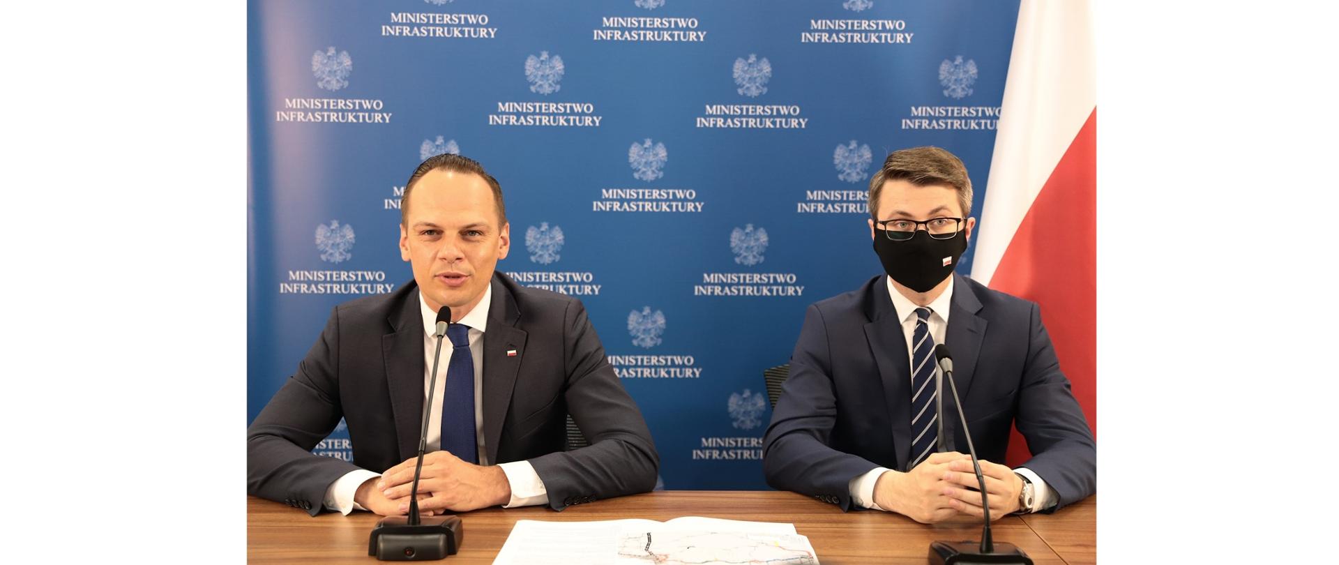 Wiceminister infrastruktury Rafał Weber oraz sekretarz stanu w Kancelarii Prezesa Rady Ministrów Piotr Müller wzięli udział w podpisaniu umowy na projekt i budowę 11-kilometrowego odcinka drogi ekspresowej S6 Skórowo – Leśnice w województwie pomorskim