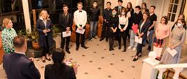 Wręczenie nagród i dyplomów młodzieży polonijnej w Ambasadzie RP w Taszkencie