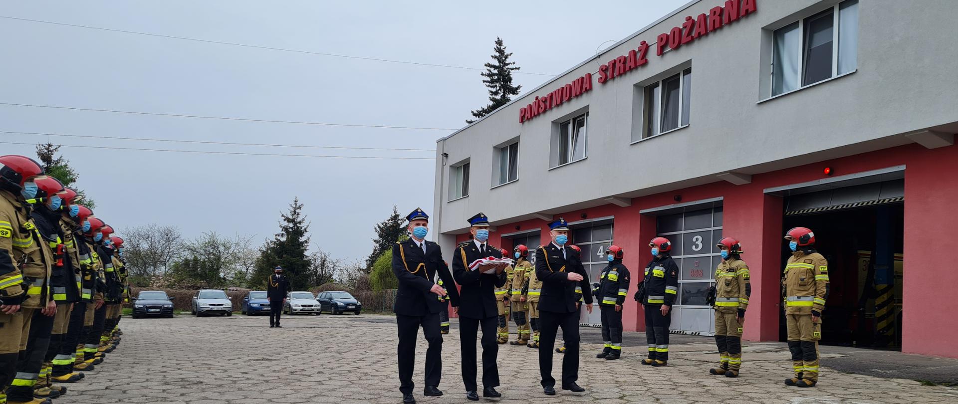 Uroczysty apel z okazji Dnia Flagi Rzeczpospolitej Polskiej