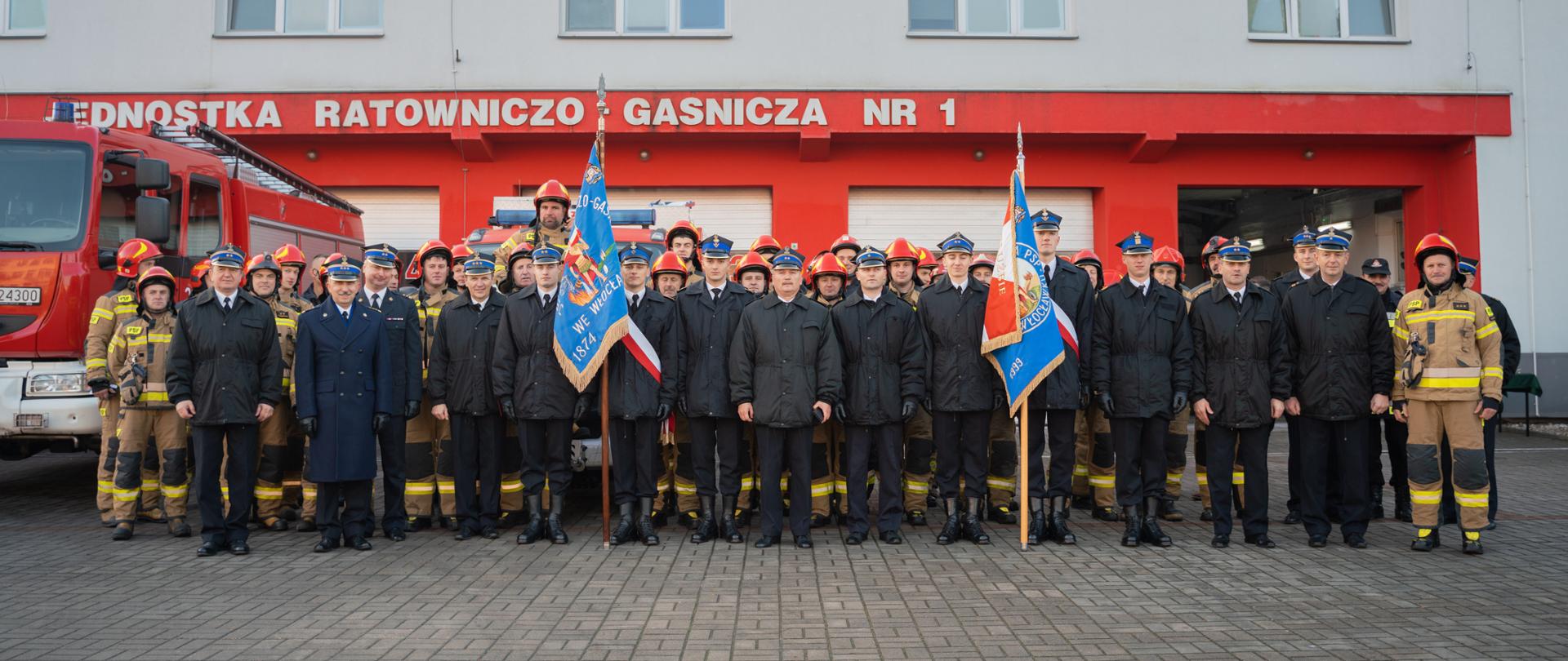 Uroczysta zmiana służby na JRG 1 KM PSP we Włocławku