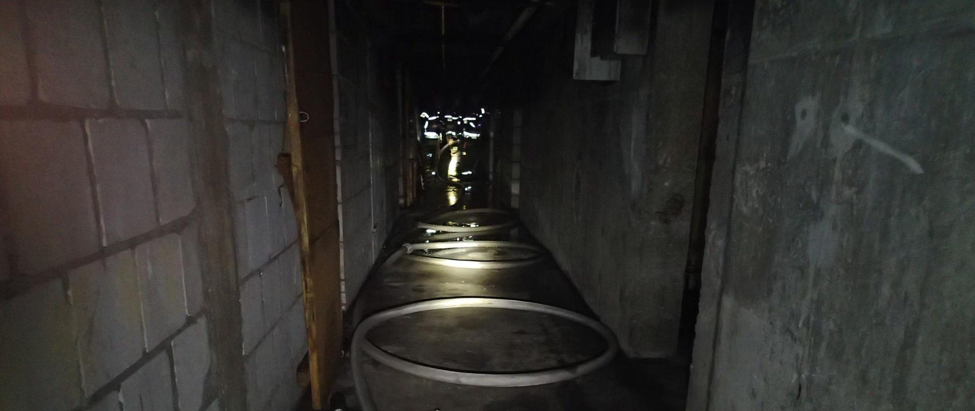 Pożar w piwnicy bloku ul. Barszczańska 3