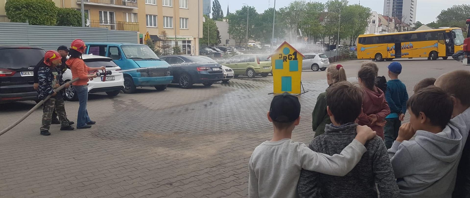 Wizyta dzieci na terenie JRG