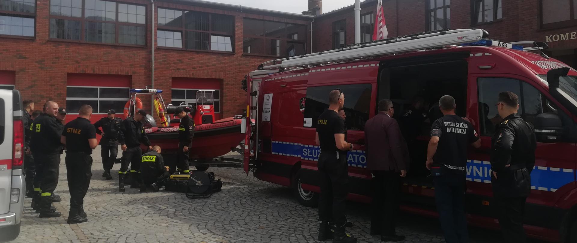 Przygotowania na placu KWPSP