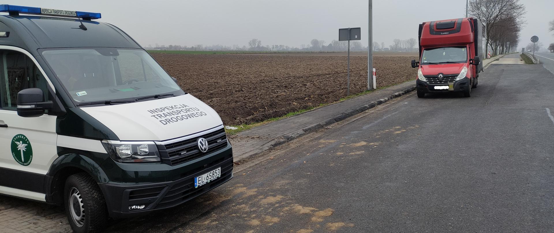 Radiowóz ITD i kontrolowany pojazd na parkingu przy wadze