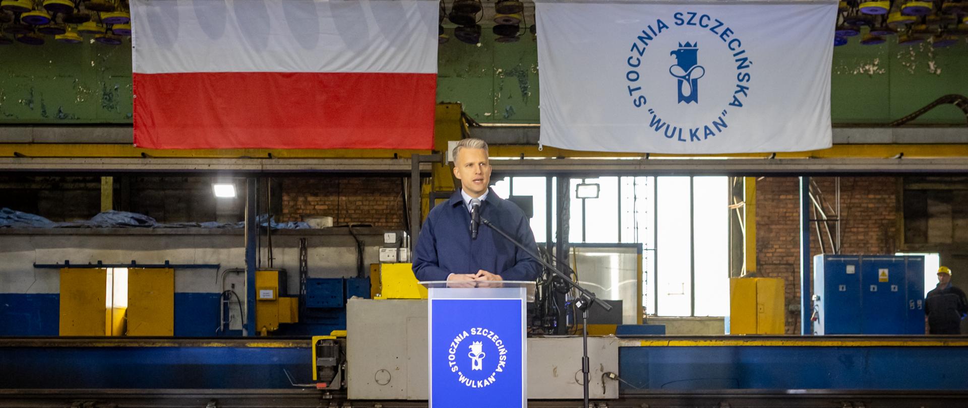 Briefing prasowy z udziałem wiceministra infrastruktury Arkadiusza Marchewki w związku z budową stawiacza pław dla Urzędu Morskiego w Szczecinie