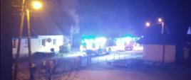 Pożar poddasza w budynku mieszkalnym, miejscowość Sucha - dwa samochody strażackie 