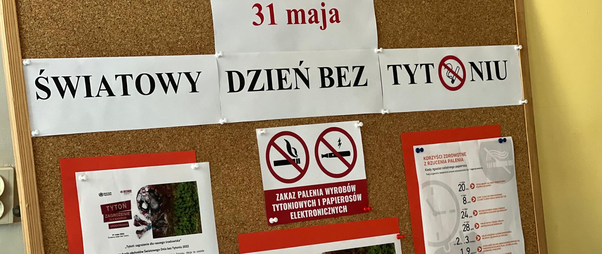 Tablica z materiałami informacyjnymi