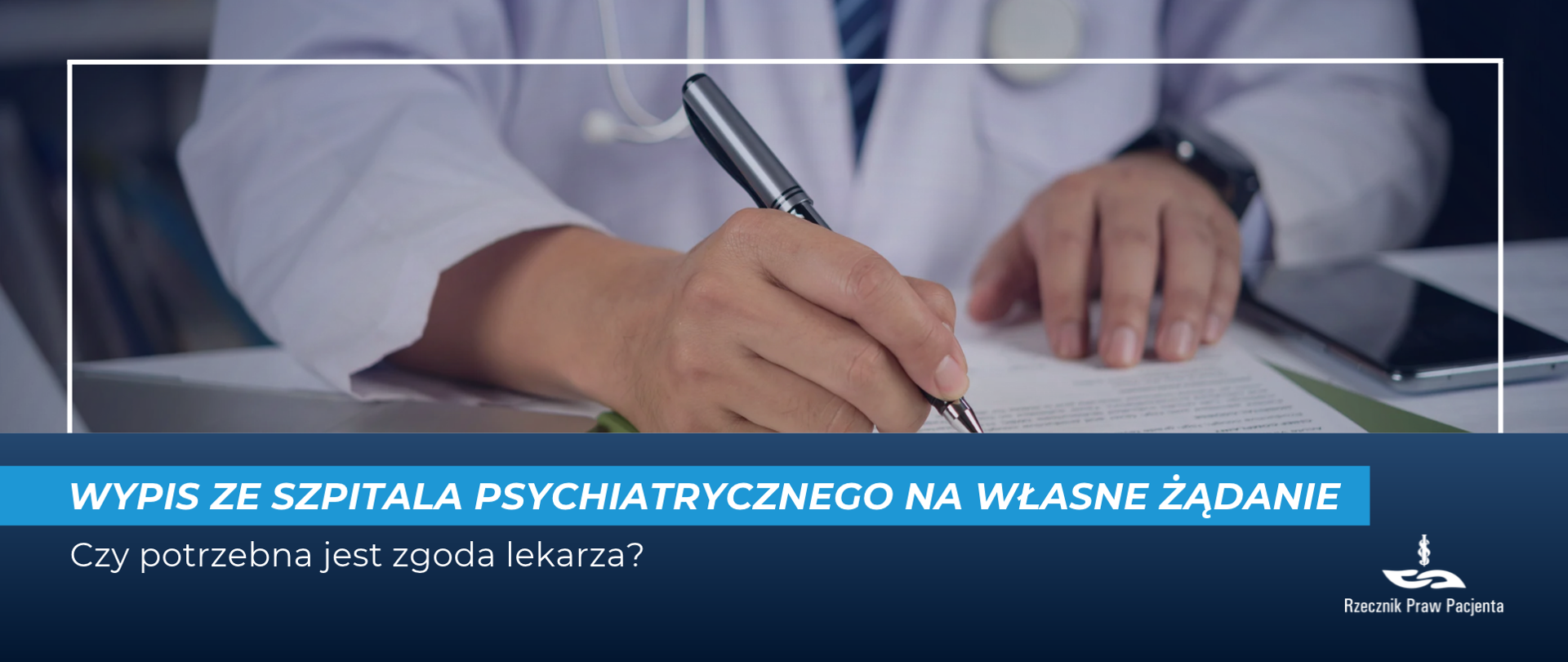 Ręce lekarza wypisującego dokumenty. 