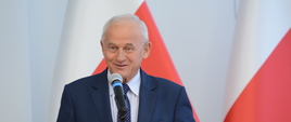 Minister energii Krzysztof Tchórzewski podczas konferencji prasowej