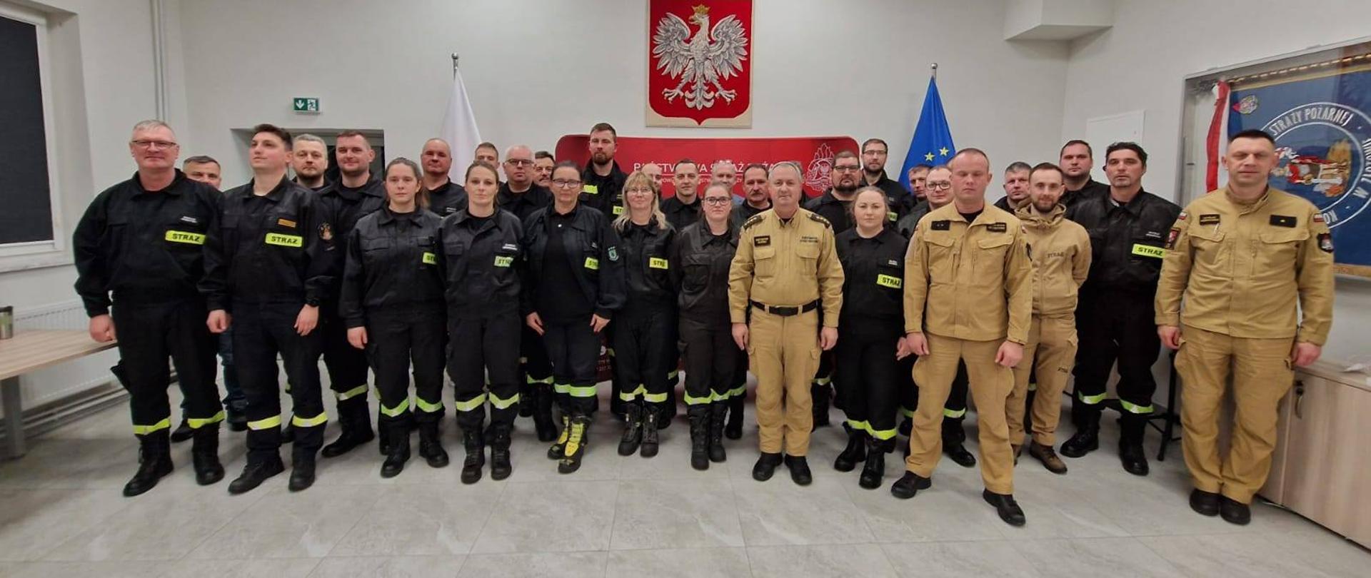 Wszyscy uczestnicy egzaminu recertyfikacji KPP wraz z komisją