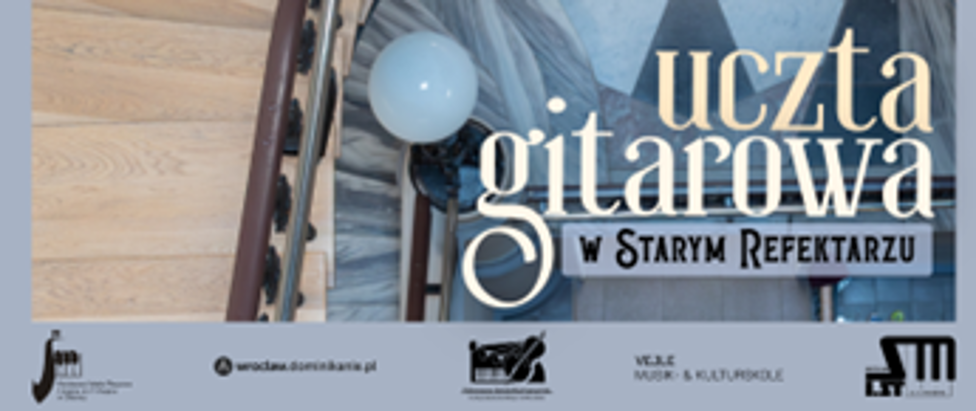 Plakat informujący o koncercie gitarowym w Starym Refektarzu.
Grupa młodzieży trzymająca gitary, stoi na schodach.