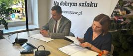Podpisanie listu intencyjnego przez Dyrektora PGW Wody Polskie RZGW w Poznaniu Bogumiła Nowaka oraz Zastępcę Burmistrza Gminy Wieruszów p. Martę Siubijak, fot. Wody Polskie