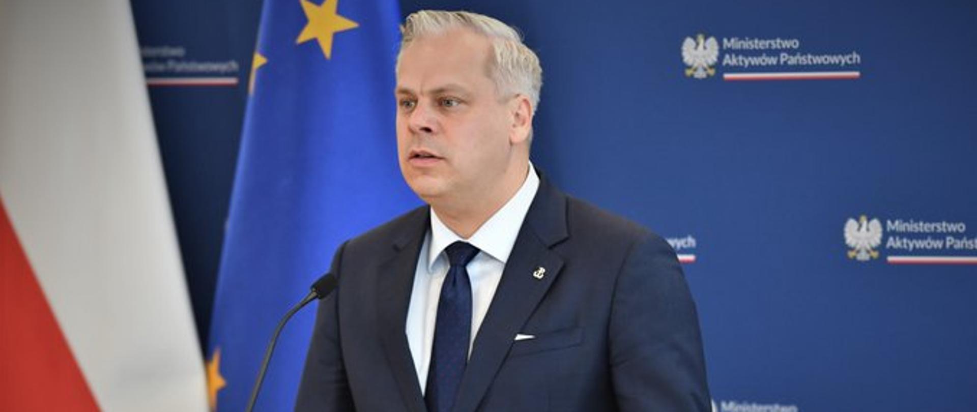 Wiceminister Karol Rabenda podczas konferencji dotyczącej planów zabezpieczenia energetycznego Polaków na kolejny sezon grzewczy 