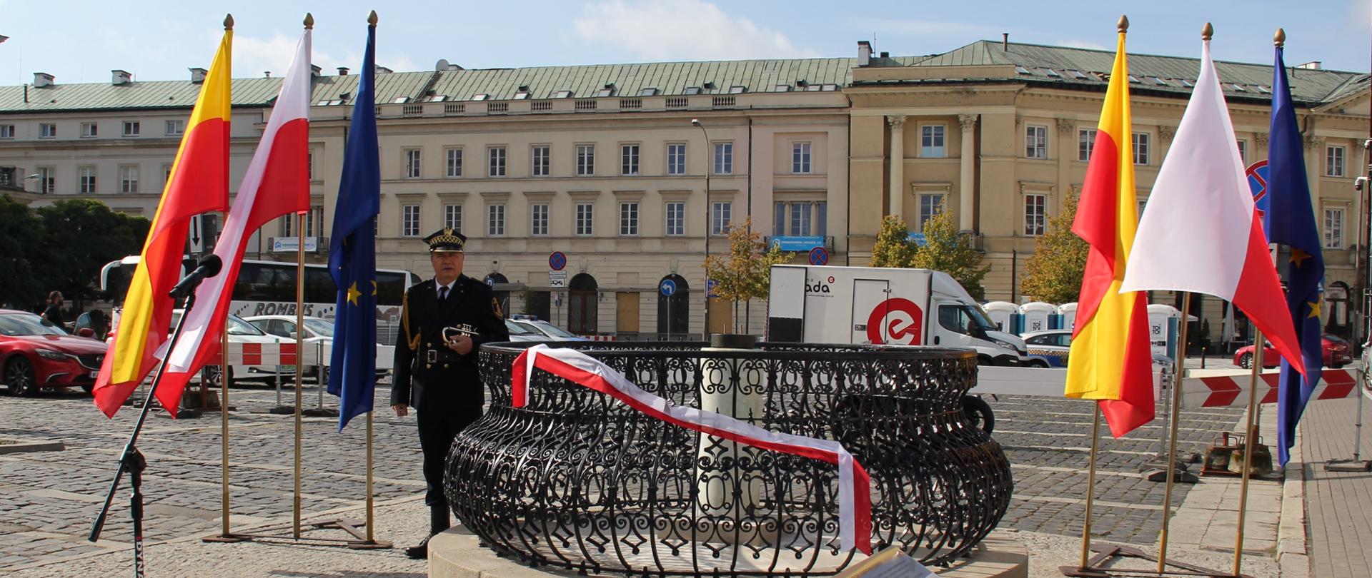 Odsłonięcie pomnika Geodezji Europejskiej - Kolumna pomiarowa na Placu Teatralnym w Warszawie.