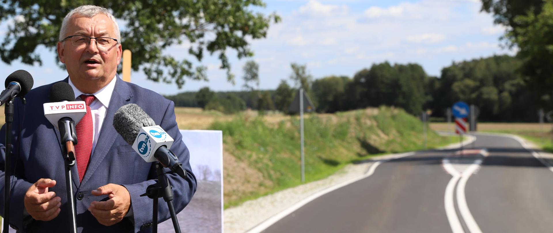 23 sierpnia 2023 r. minister infrastruktury Andrzej Adamczyk wziął udział w oddaniu do użytku drogi powiatowej nr 1216F w miejscowości Koźminek w powiecie świebodzińskim