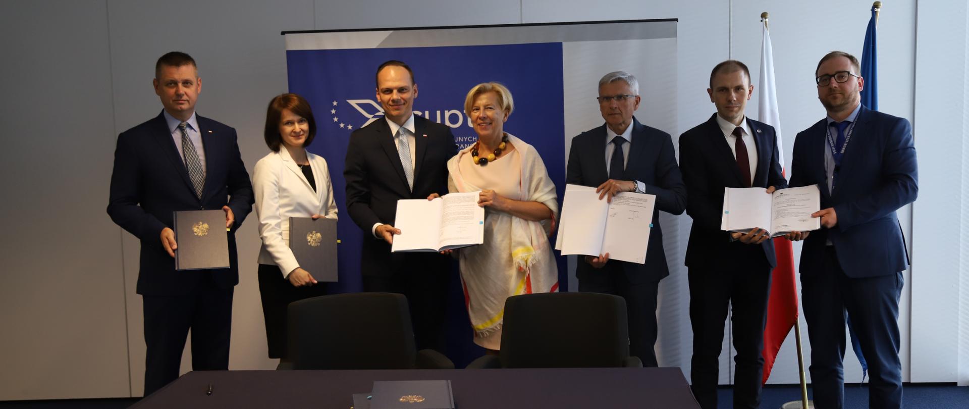 Podpisano 5 umów na budowę dróg oraz edukację na rzecz bezpieczeństwa ruchu drogowego