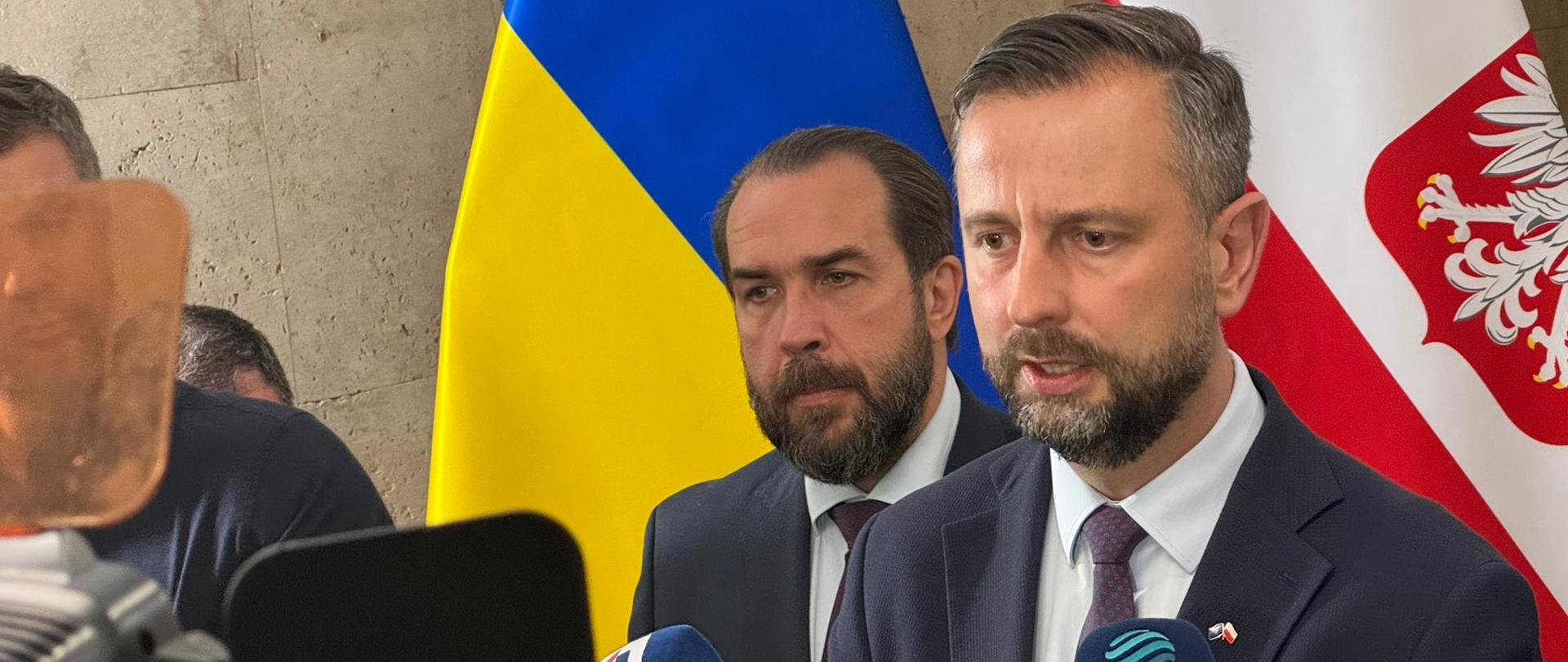 Владислав Косіняк-Камиш під час бріфінгу для ЗМІ