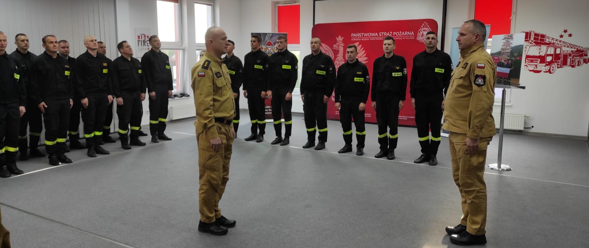 WYRÓŻNIENIE DLA KALISKICH STRAŻAKÓW BIORĄCYCH UDZIAŁ W MIĘDZYNARODOWEJ MISJI GAŚNICZEJ NA TERYTORIUM GRECJI ORAZ PODPISANIE UMÓW NA PODNOSZENIE KWALIFIKACJI ZAWODOWYCH