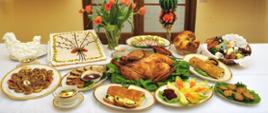 Tavola imbandita con i cibi tradizionali di Pasqua