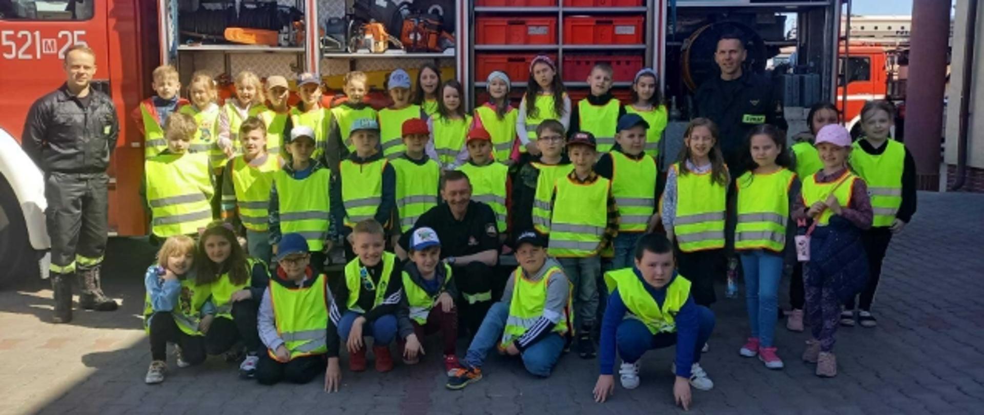 Wizyta dzieci w Komendzie Powiatowej PSP w Mławie.
