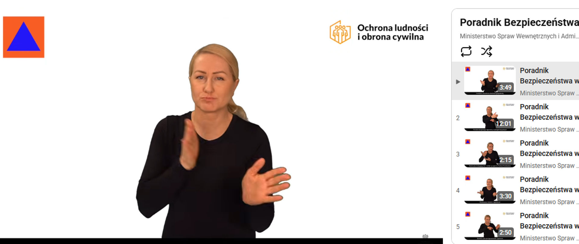 kadr z kanału YouTube MSWiA - osoba migająca w polskim języku migowym na białym tle, w rogu logo ochrony ludności i obrony cywilnej