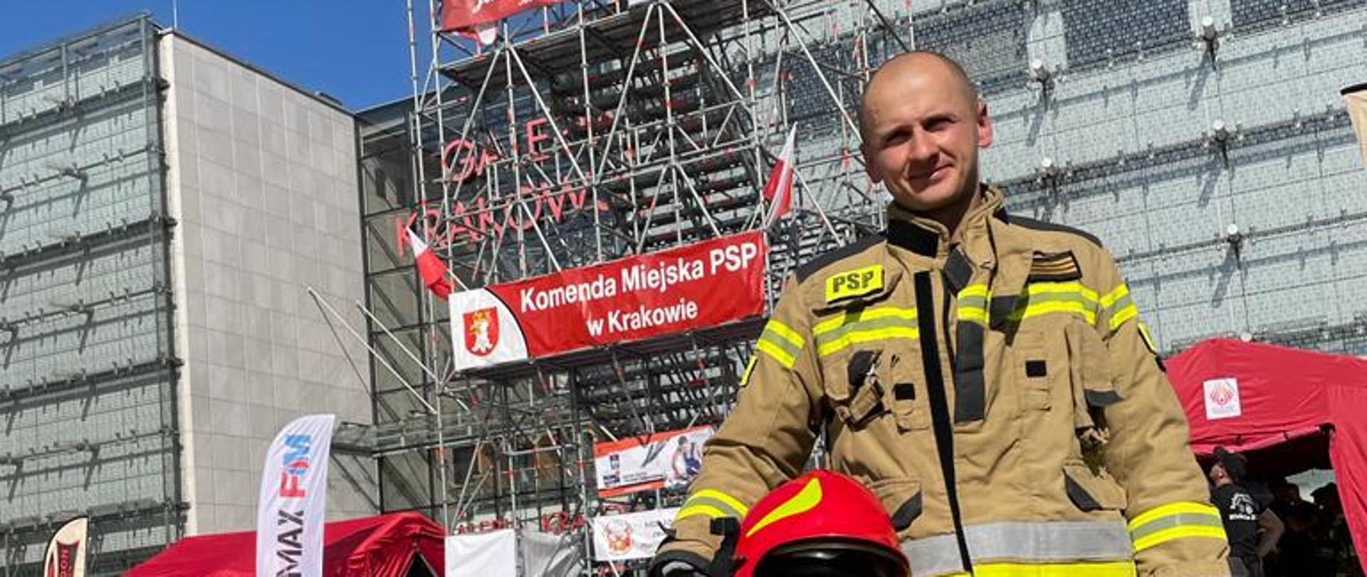 strażak w tle plac ćwiczeń