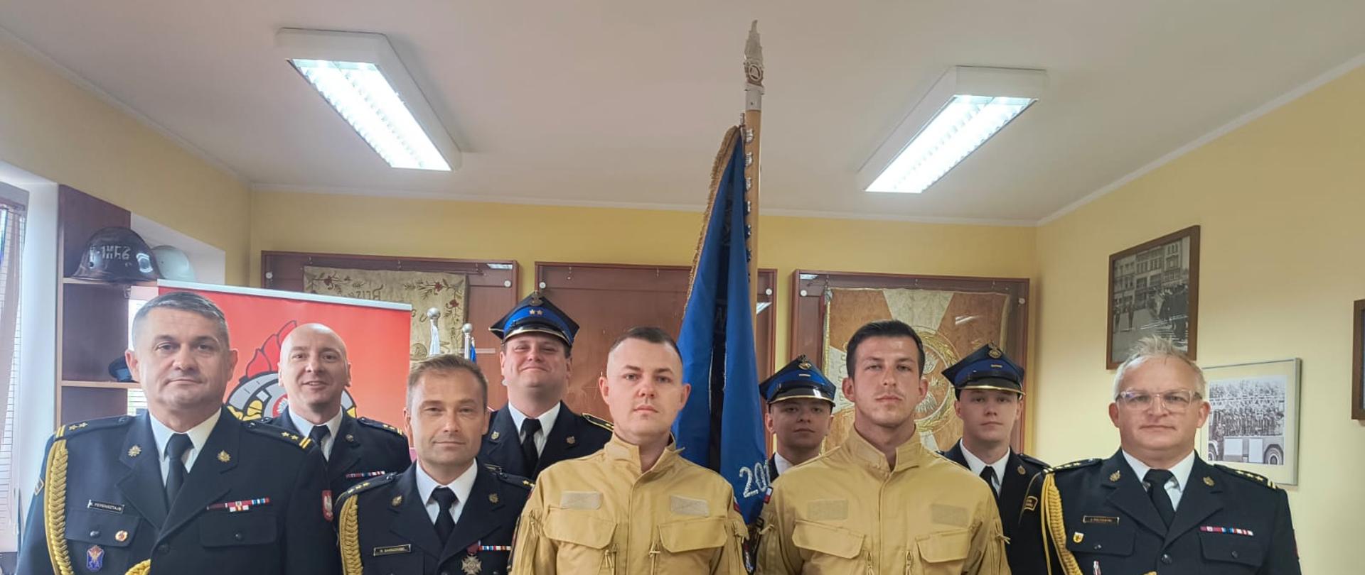 Uroczyste ślubowanie strażaków Arkadiusza Olbrychowskiego oraz Tomasza Piekarskiego