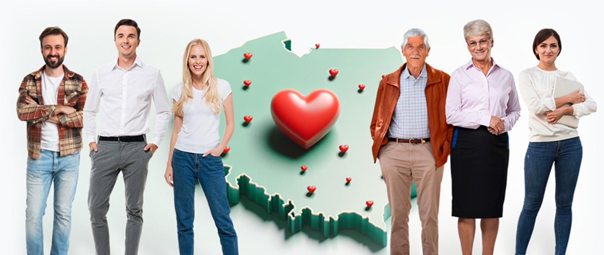 W tle zdjęcia widać mapę Polski z rysunkami czerwonych serc, zamiast oznaczeń miast, w kilku miejscach. Centralnie położone serce jest dużo większe od pozostałych. Po obu stronach mapy stoją po 3 osoby – w różnym wieku, zarówno kobiety jak i mężczyźni.