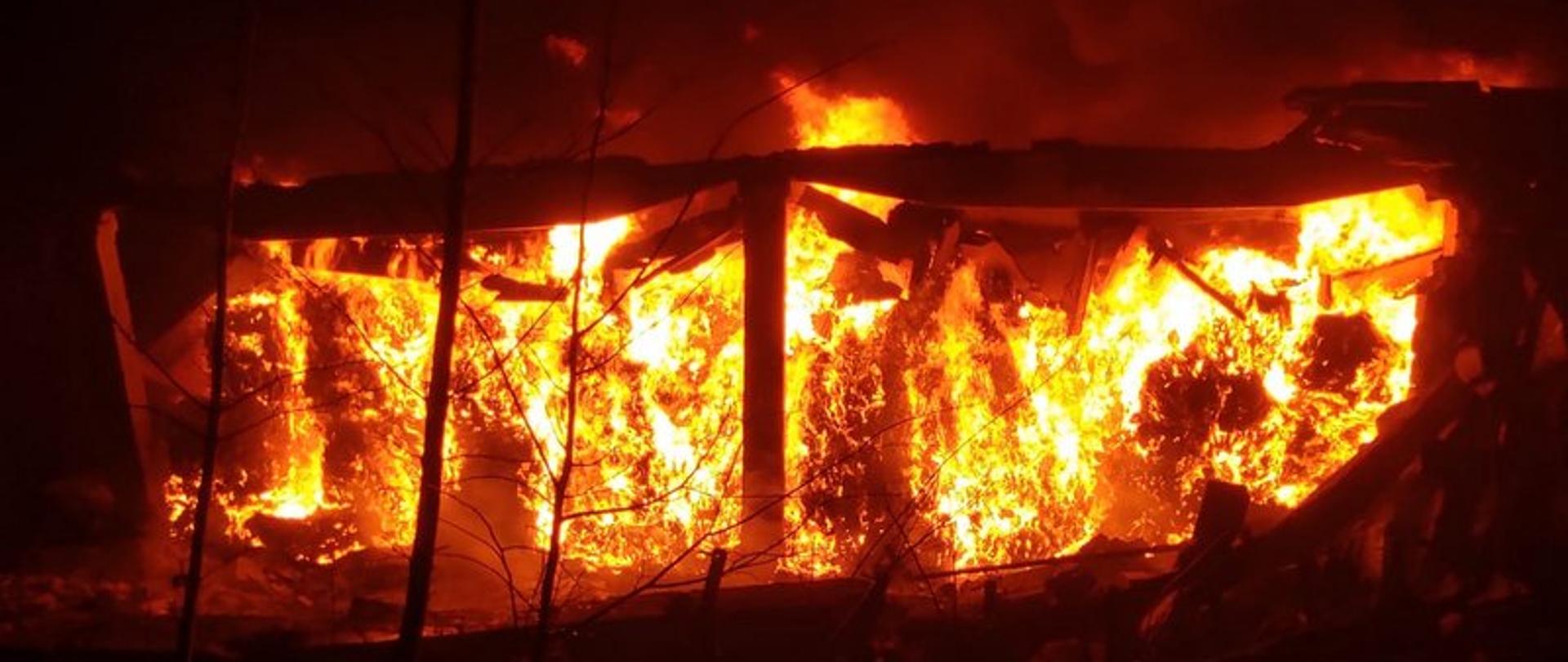 Pożar składowiska odpadów w Baranowie