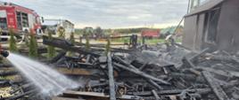Strażacy prowadzący działania ratowniczo – gaśnicze.
