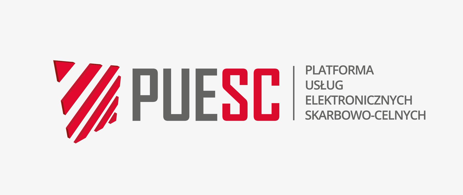 Logo PUESC (Platformy Usług Elektronicznych Skarbowo‑Celnych) na jasnoszarym tle. Po lewej stronie znajduje się czerwony, geometryczny symbol z ukośnych pasów. Obok widoczny jest napis „PUESC”, gdzie litery „PUE” są szare, a „SC” czerwone. Po prawej stronie, za pionową szarą linią, umieszczono szary napis: „PLATFORMA USŁUG ELEKTRONICZNYCH SKARBOWO‑CELNYCH”.
