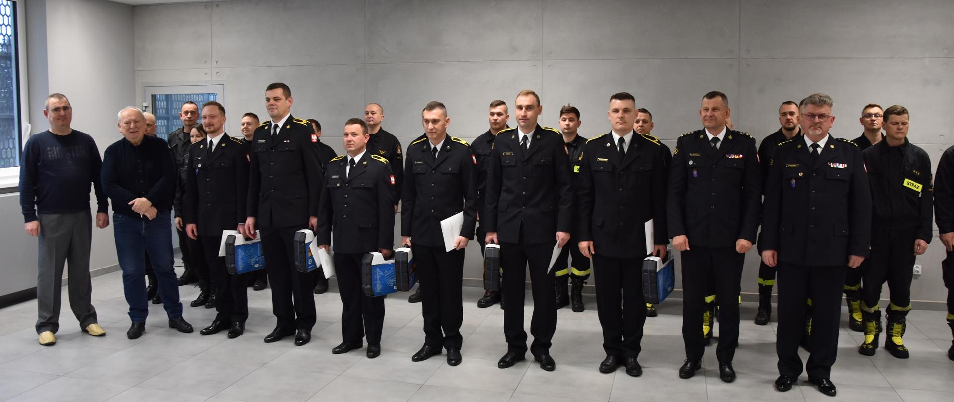Nagrodzeni strażacy za godną postawę w działaniach ratowniczych