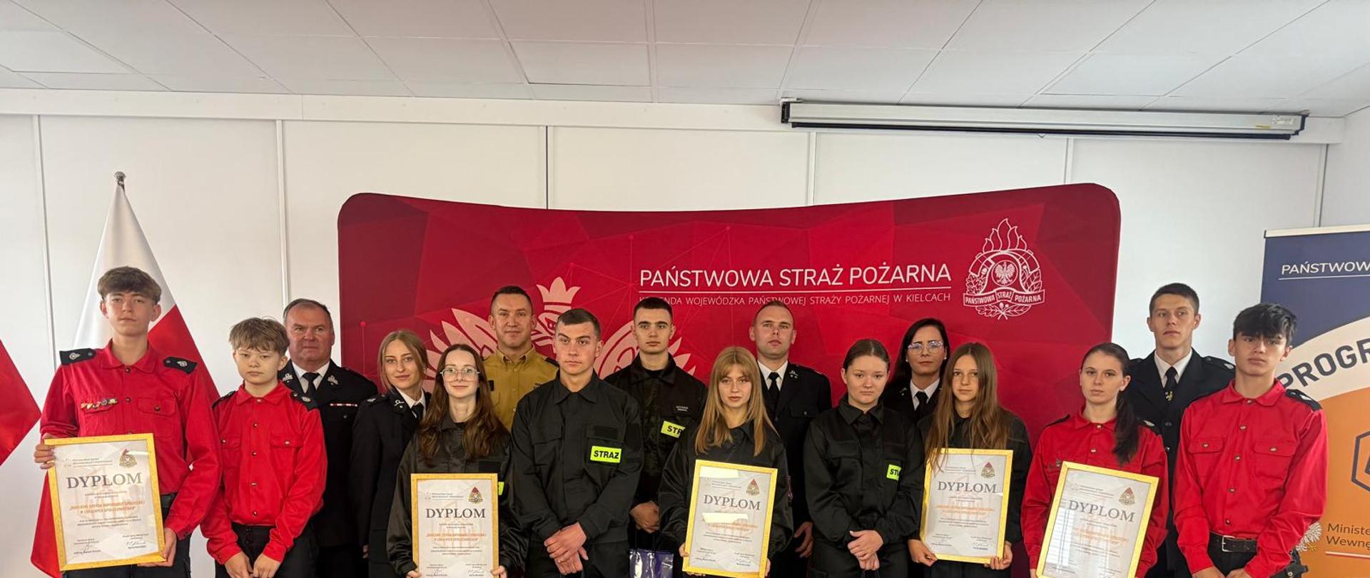 Pięć Młodzieżowych Drużyn Pożarniczych z terenu powiatu sandomierskiego otrzymało dyplomy jako laureaci konkursu „Budujemy SYSTEM ODPORNOŚCI SPOŁECZNEJ w lokalnych społecznościach”