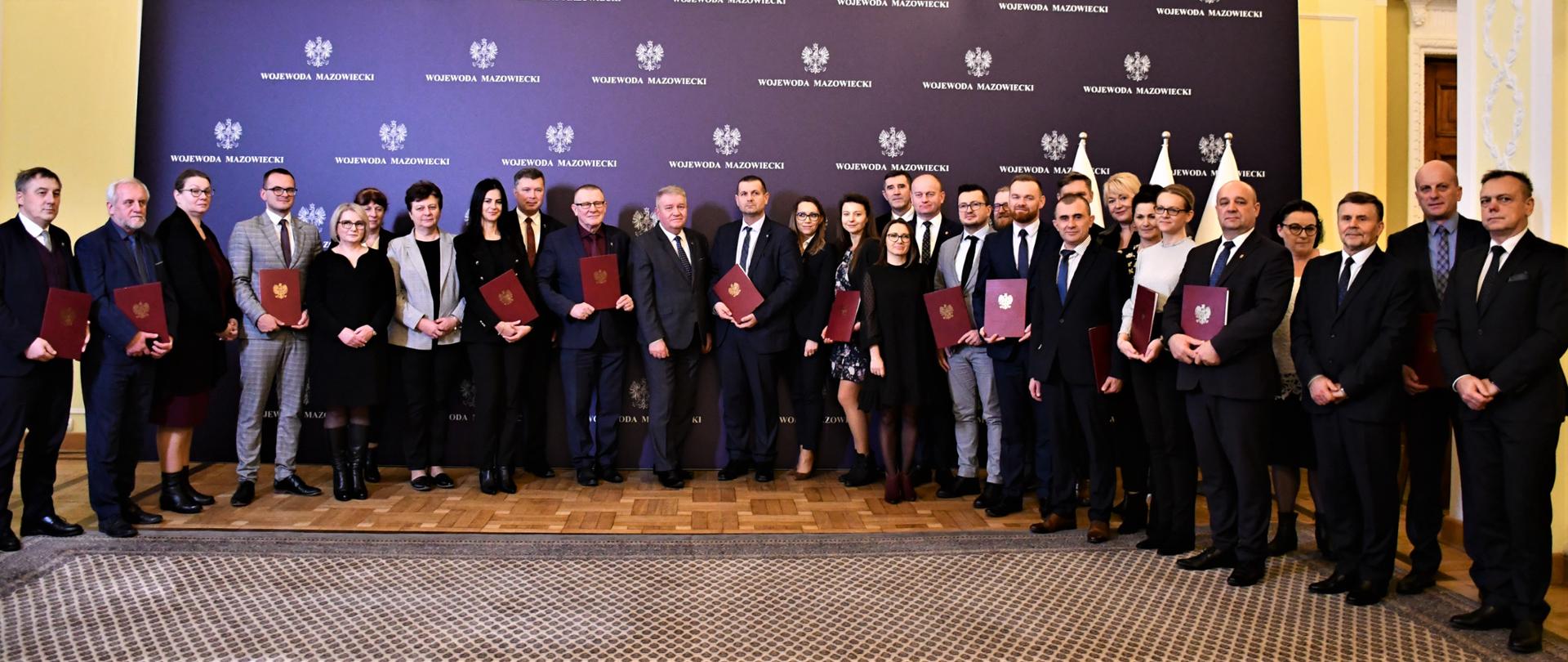 Uroczystość podpisania umów z przedstawicielami jednostek samorządu terytorialnego w ramach Funduszu Rozwoju Przewozów Autobusowych.