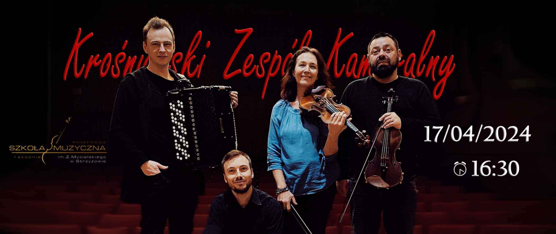 Baner przedstawia zdjęcie członków Krośnieńskiego Zespołu Kameralnego. Muzycy stoją na scenie, tyłem do widowni. Od lewej: akordeonista, wiolonczelista (kucający), skrzypaczka i skrzypek. Za ich plecami widać czerwone fotele, które płynnie przechodzą w jednolitą czerń. Z nimi duży czerwony napis „Krośnieński Zespół Kameralny”. Z lewej strony logo PSM w Strzyżowie, a z prawej data i godzina koncertu.
