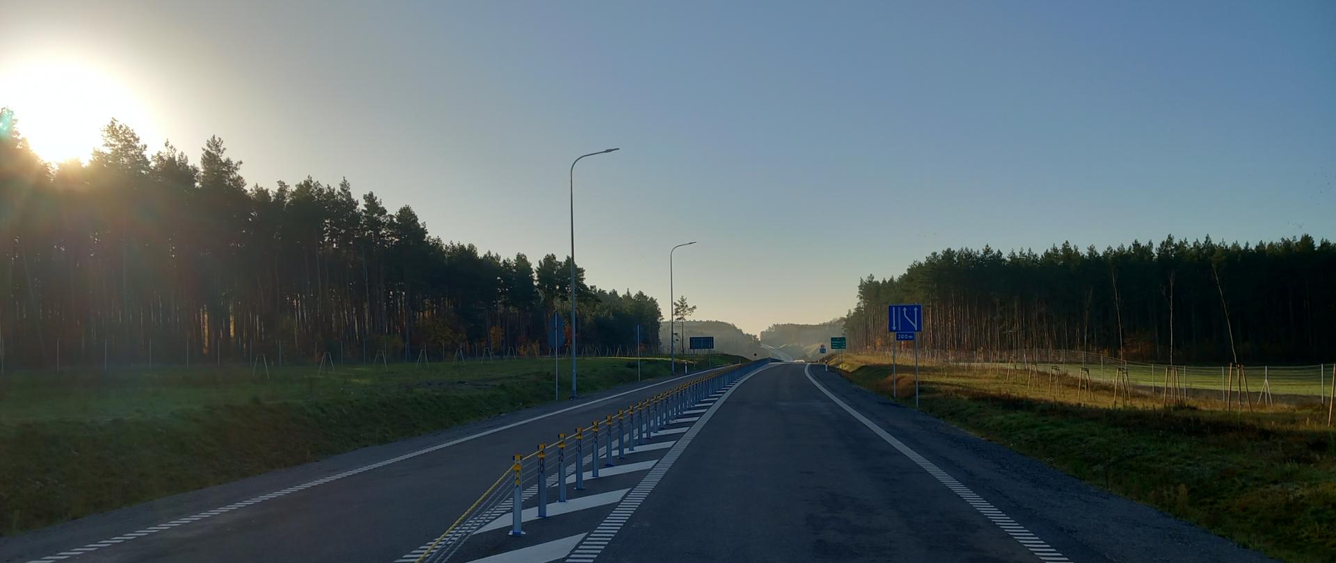 DK15 obwodnica Nowego Miasta Lubawskiego. Droga wśród lasów.