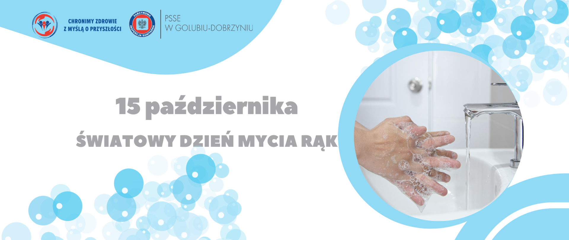 Po prawej stronie grafika przedstawiająca mycie rąk w pianie pod strumieniem wody. Po lewej stronie szary napis " 15 października Światowy Dzień Mycia Rąk", a powyżej logo Powiatowej Stacji Sanitarno-Epidemiologicznej w Golubiu-Dobrzyniu oraz hasło: "Chronimy zdrowie z myślą o przyszłości".
