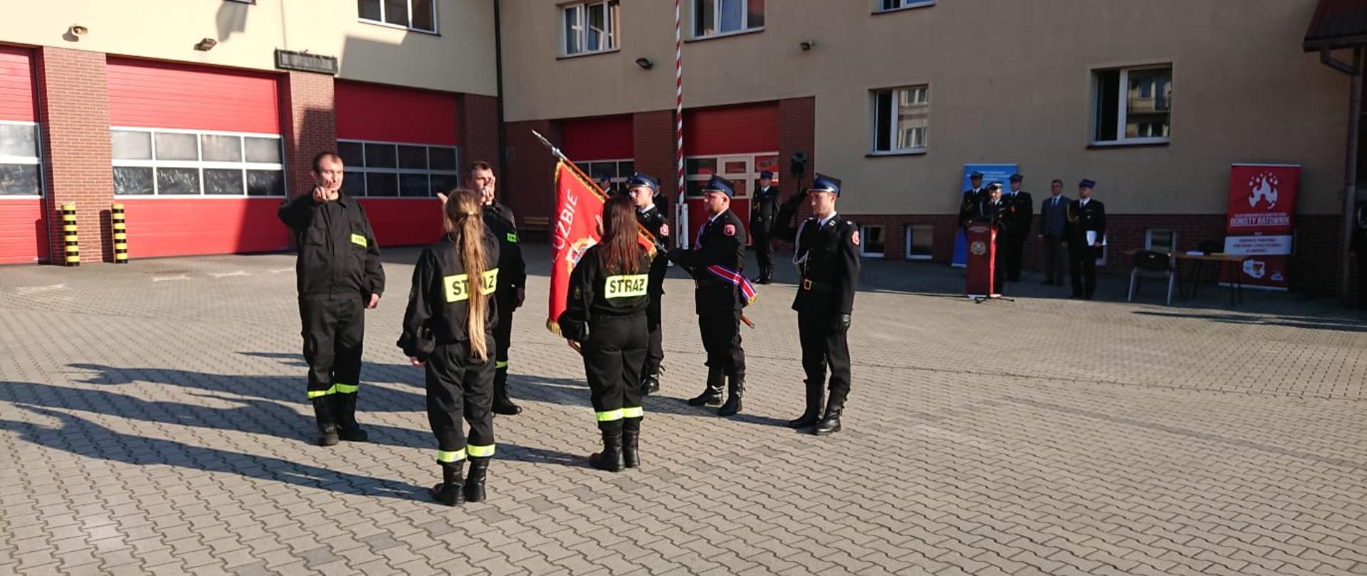 Ślubowanie strażaków OSP na sztandar Oddziału ZOSP RP w Limanowej