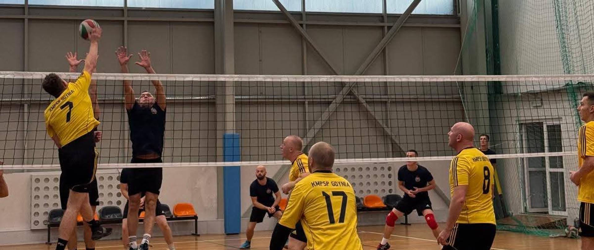 Mecz piłki siatkowej KP PSP Puck oraz KM PSP Gdynia 