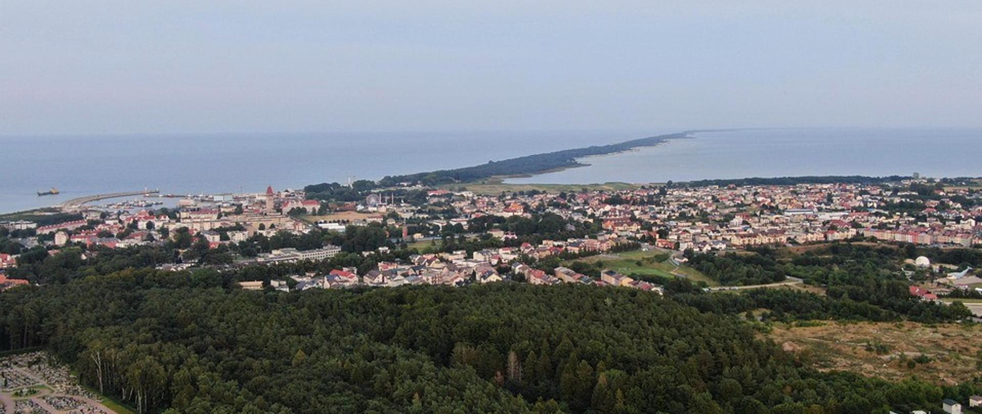 miasto i morze z lotu ptaka