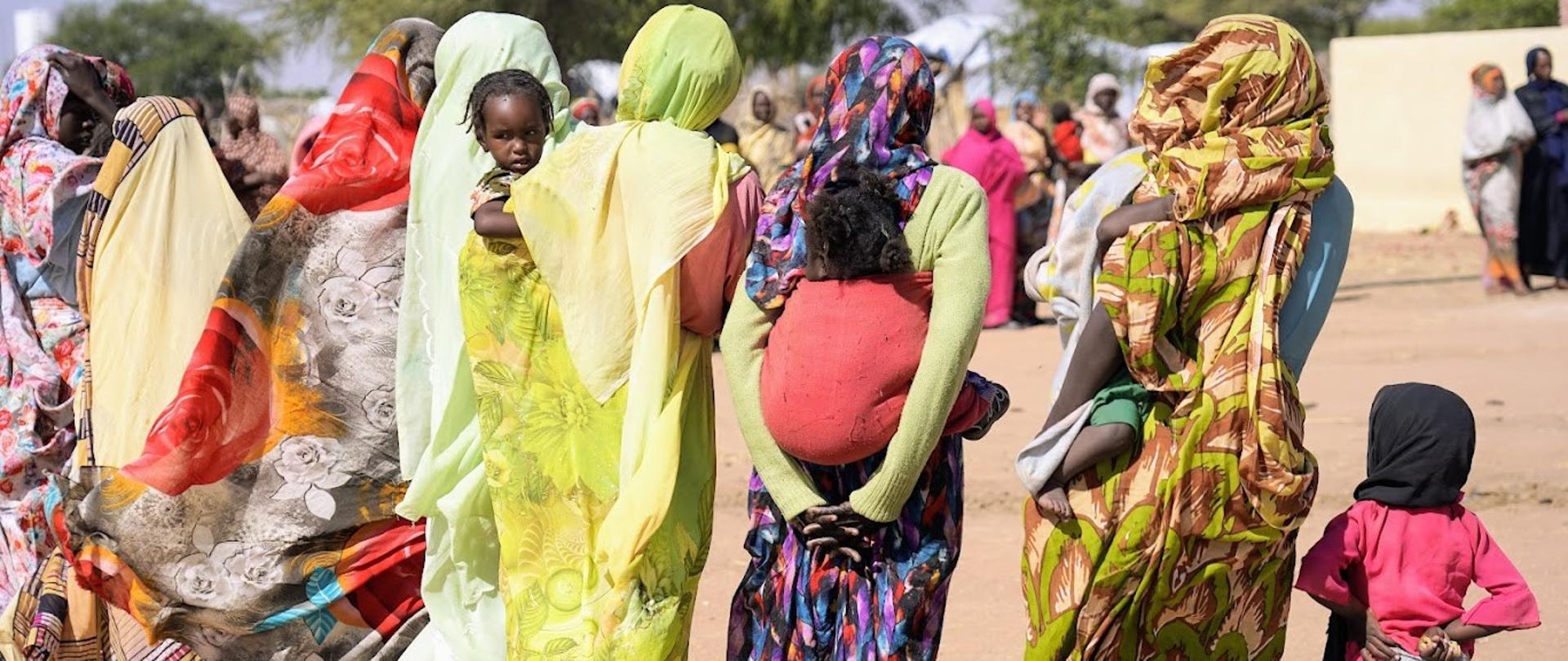 A group of Sudanese women with children 