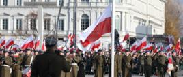 Uroczysta odprawa wart połączona z Niepodległościowym Apelem Pamięci z okazji Święta Niepodległości. Odprawa odbyła się na Placu Piłsudskiego w Warszawie. Fot. KPRM.