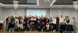 Minister Rafał Rosiński, przedstawiciele GovTech Polska oraz uczestnicy warsztatów przygotowawczych HackNation 2026 stoją razem do zdjęcia grupowego.