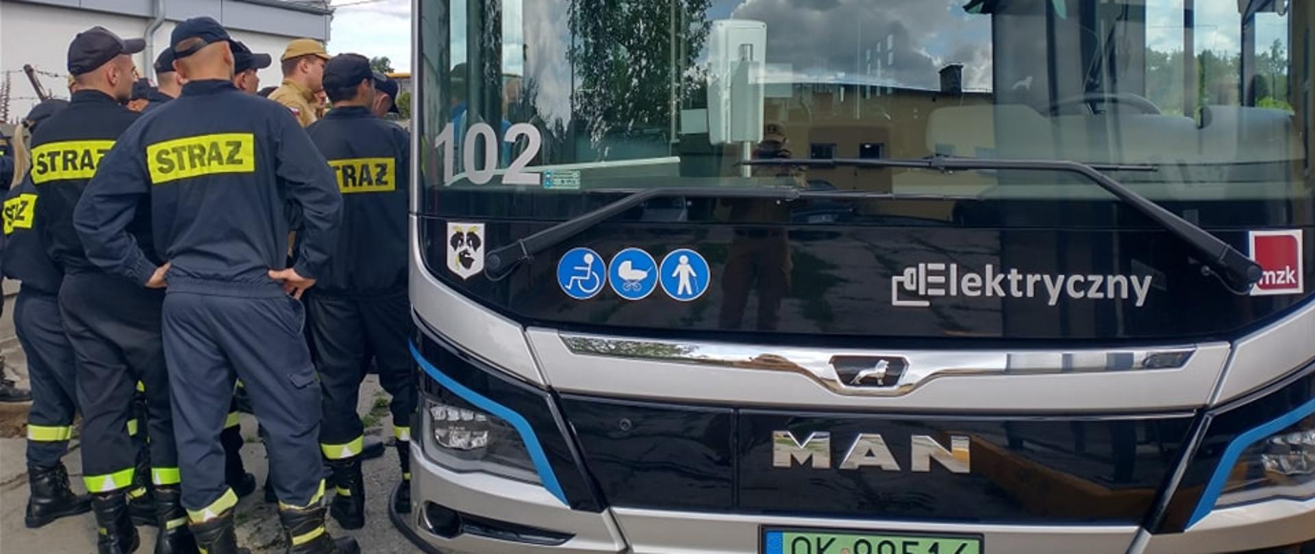 Rozpoznawanie zagrożeń przez strażaków związanych z pojazdami zasilanymi alternatywnymi źródłami. 