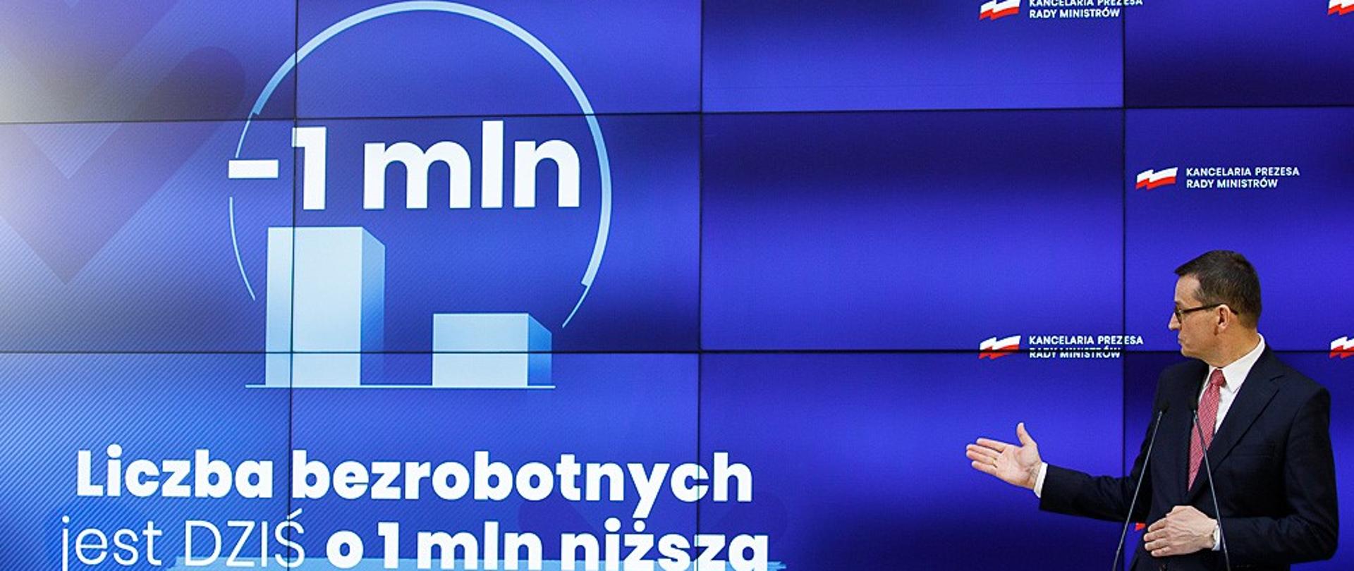 Premier podczas konferencji prasowej. 