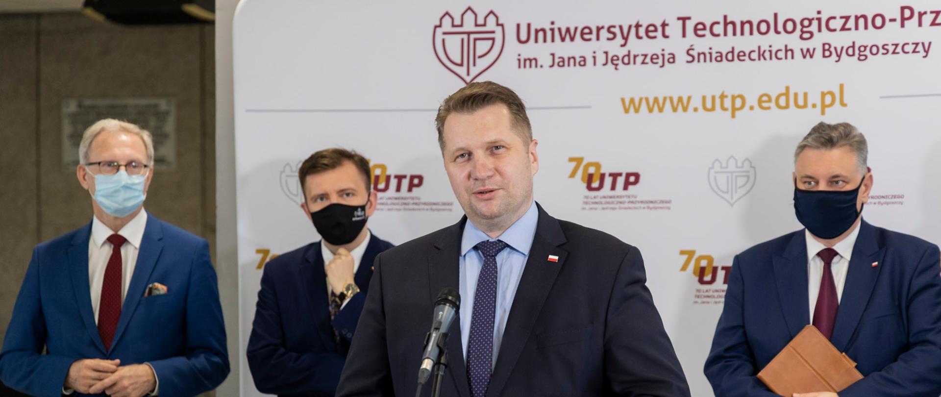 Minister Przemysław Czarnek podczas konferencji na Uniwersytecie Technologiczno-Przyrodniczym