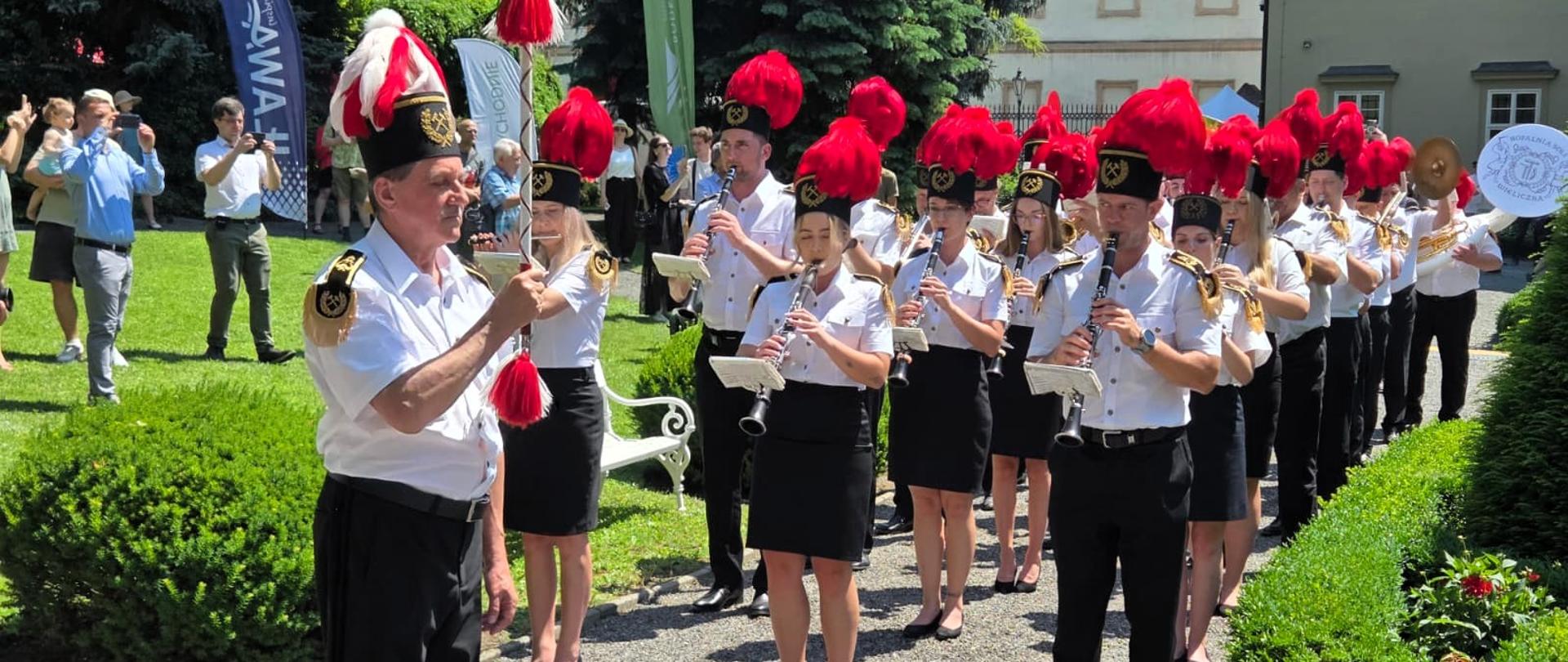 Vystoupení Reprezentační dechového orchestru Solného dolu „Wieliczka“.