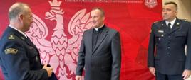 Przekazanie dekretu mianowania Kapelana Strażaków KP PSP w Obornikach
