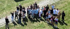 Zdjęcie przedstawia uczestników pikniku
